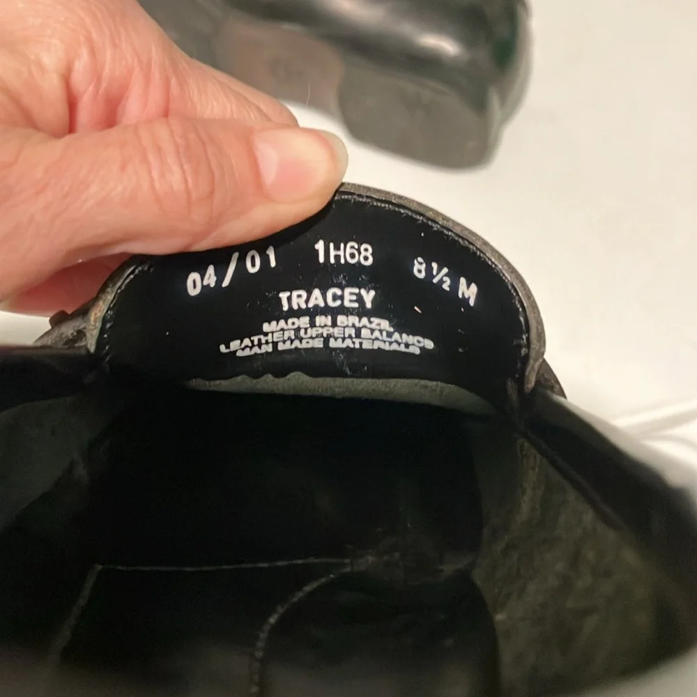 Bass Women’s black leather loafers shoes 8.5 Tracey silver hardware - Picture 10 of 10